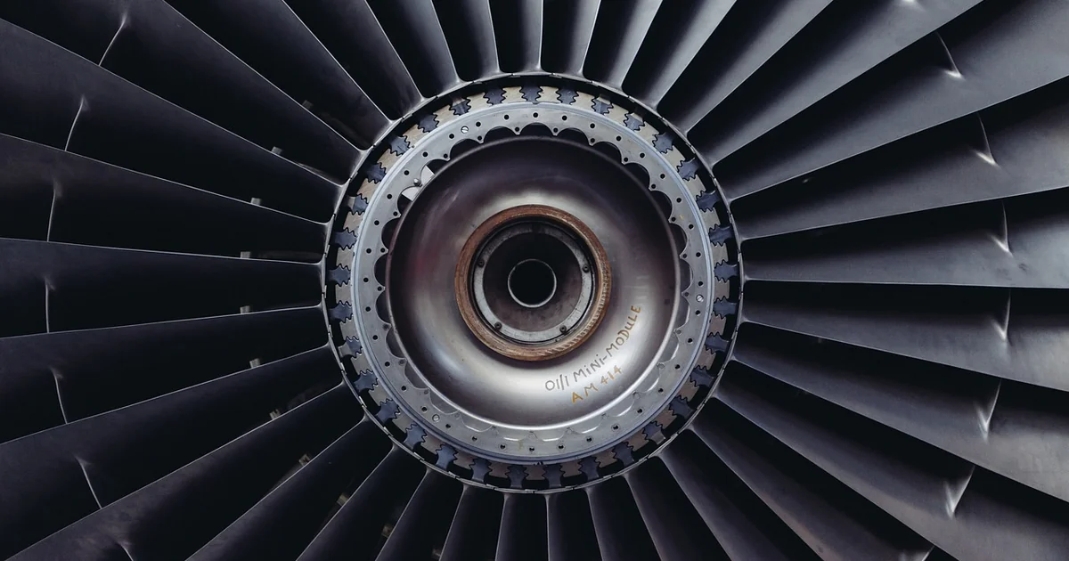 rotating detonation rocket engine