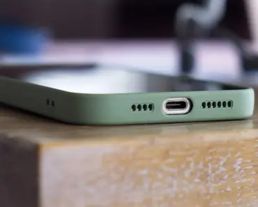 “7 iPhone Models That Will Lose iOS Support When iOS 27 Drops the Ball”