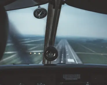 Electric Wind-Up Plane Uses Supercapacitors For Free Flight Fun