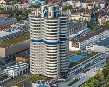 “BMW Revolutionizes Electrification with 7-Model Lineup, Including the Groundbreaking i7…