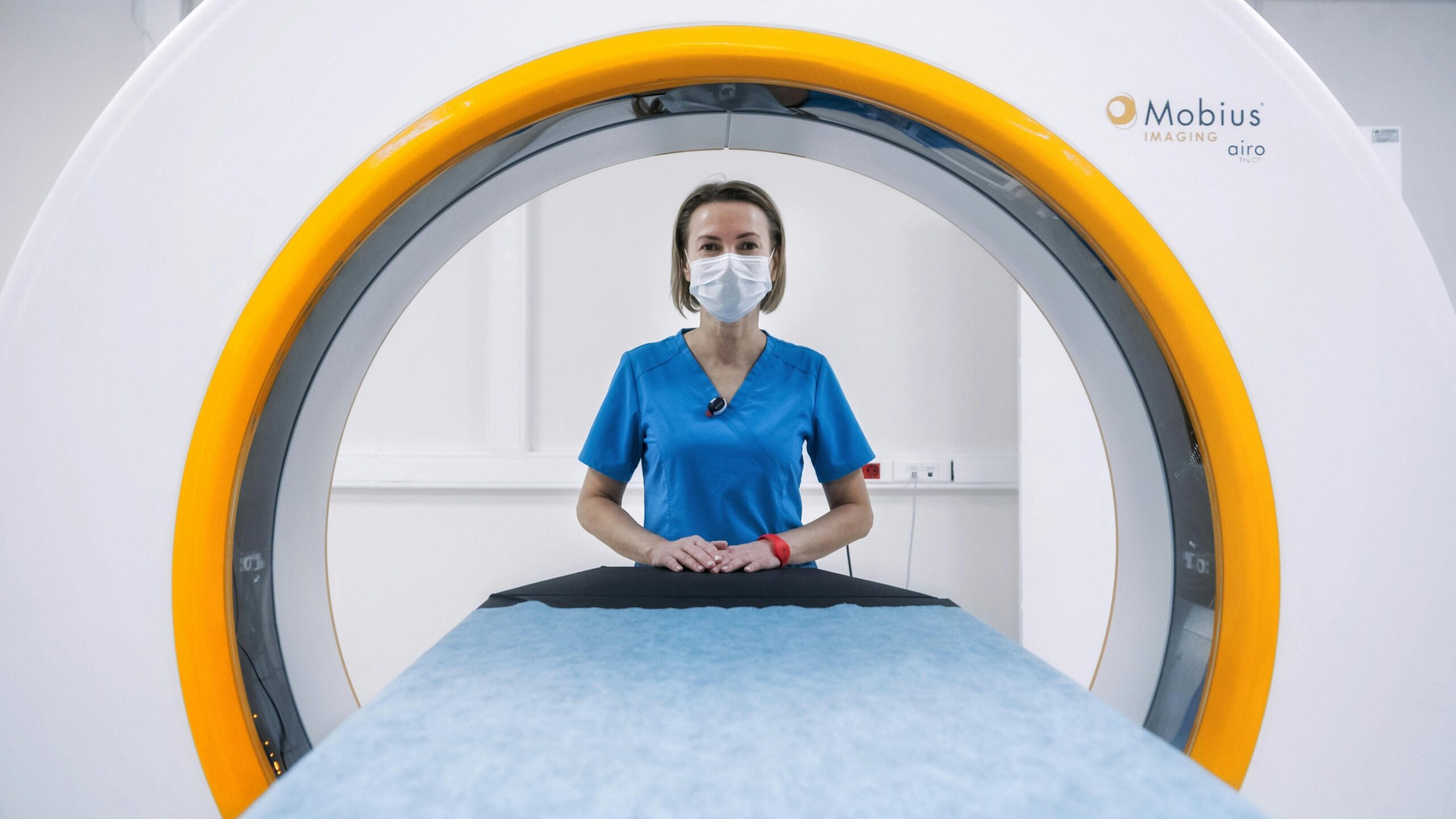 Magnetic resonance imaging tech illustration showing MRI scanner and brain scan