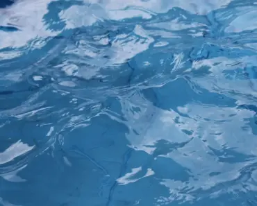 How to Find the Right Robotic Pool Cleaner: 7 Tips