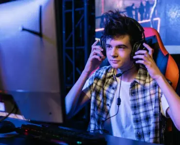 7 Best Gaming Monitor Deals on Alienware, LG, and ASUS