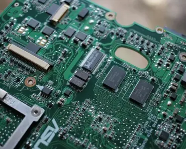 Tim Cook Steps Down: 7 Risks for Apple Amid Chip Shortage