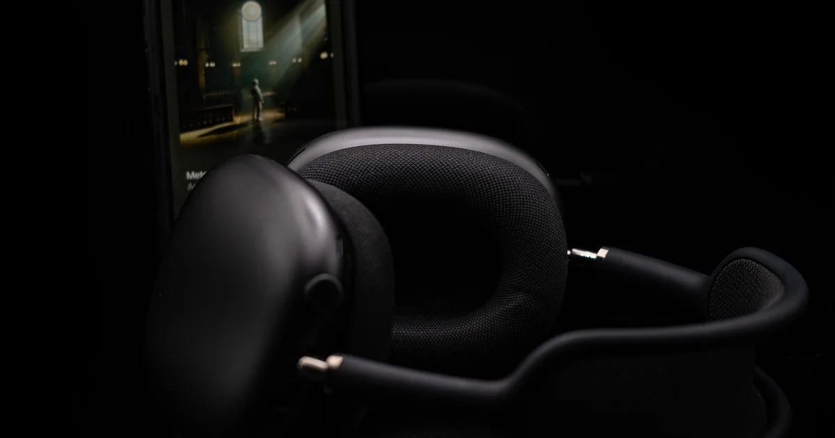apple over ear headphones