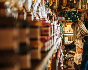 Amazon Launches AI Shopping Assistant: 7 Search Perks Amazon Launches AI Shopping Assistant: 7 Search Perks