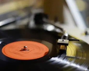 How Does Quadrophonic Vinyl Put 4 Channels in One Groove? How Does Quadrophonic Vinyl Put 4 Channels in One Groove?