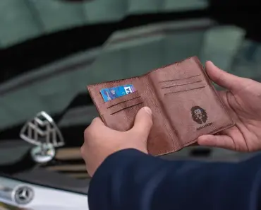MOFT’s Long-Awaited MagSafe Kickstand Wallet Is Finally Here