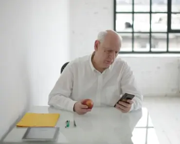 Apple Incoming CEO Makes His First Earnings Call Debut