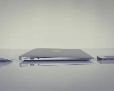 7 Useful iPhone Hardware Features Samsung Lacks