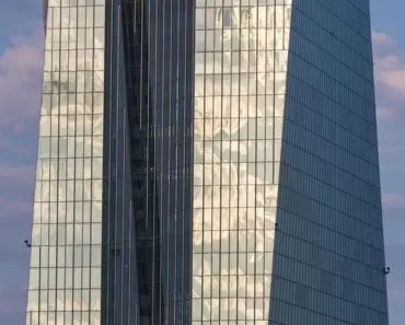 ECB Warns Banks of 5 New AI Risks
