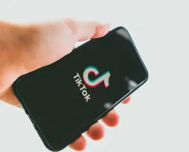 7 Trends Every UAE Mobile App Developer Follows