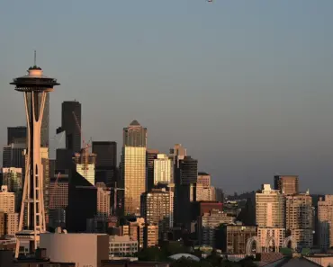 City Hit Pause on Data Centres, Amazon Probes Engineers