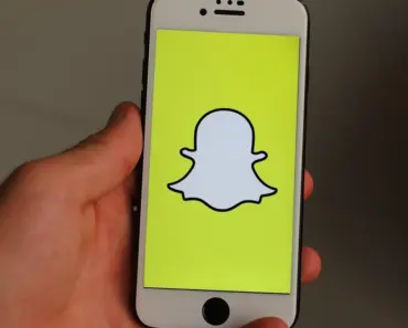 Snapchat Will No Longer Recommend AI Videos on Spotlight