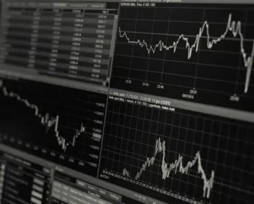 “11 Ways AI Enhances Human Judgment in Modern Financial Market Analysis”