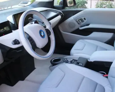 4 New Gadgets For Your Car’s Dashboard That Outshine Built-In Tech