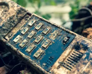 8 retro phones that look like they’re from an alternate universe